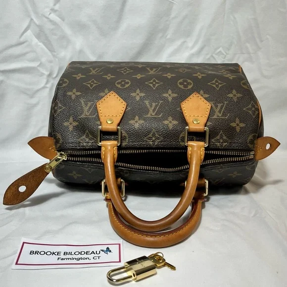 SOLD- Authentic Louis Vuitton Speedy 25 Monogram - Picture 5 of 16